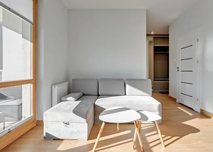 Holiday Apartment Near The Sea - Free Private Parking