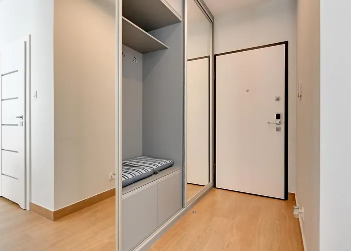 Holiday Apartment Near The Sea - Free Private Parking